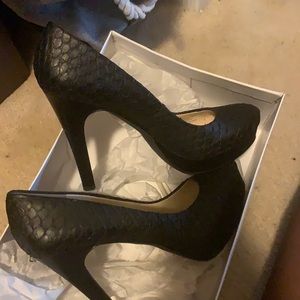 Calvin Klein Pumps